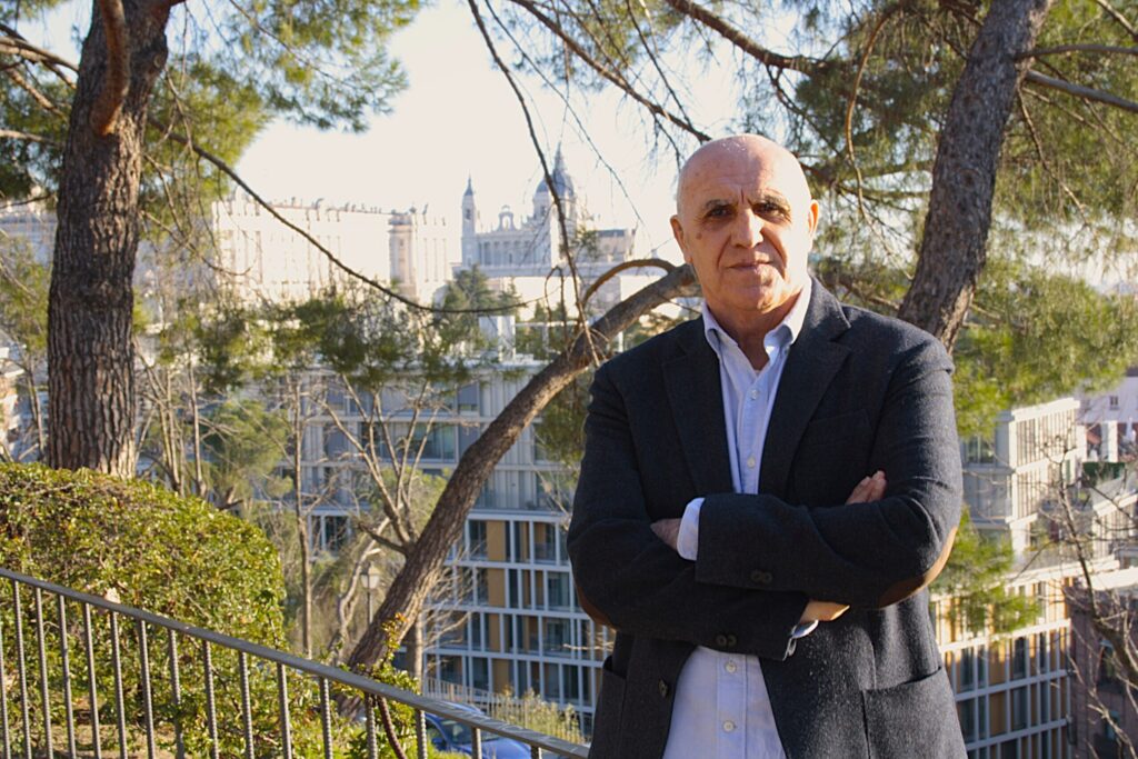 “Invierno y silencio”: La introspección poética de Juan Beltrán Cruz.